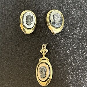 Sarah Coventry Cameo Gunmetal Gold Tone Clip On Earrings Pendant Jewelry Set